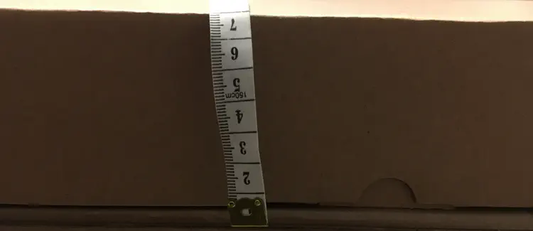 A photo of the cardboard box with a measuring tape showing a height of 6.5cm.